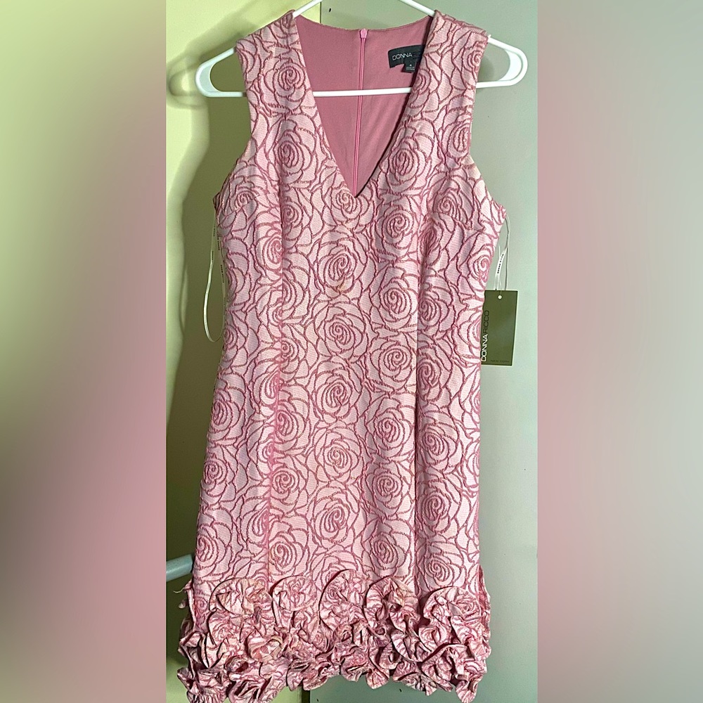 SHORT FLOWY FORMAL DRESS ,PARTY OR EVEN PROM.